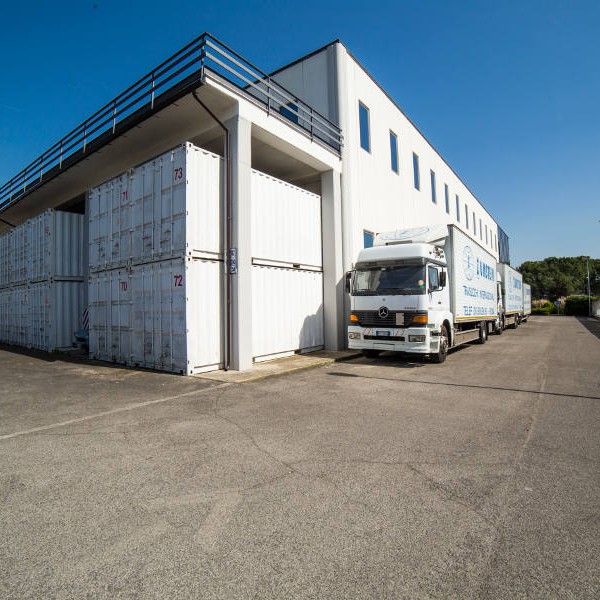 servizi magazzino trasporti roma zumstein